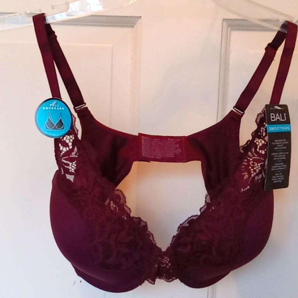 NWT.CRANBERRY LACE DETAIL SMOOTHING BRA BY BALI.  ADJUSTABLE STRAPS. 36C